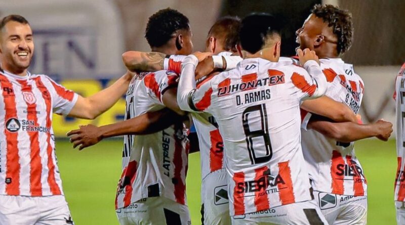 Técnico Universitario mostró un gran nivel al golear 3-0 a Libertad FC en la LigaPro.