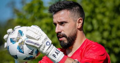 Hernán Galíndez, arquero de Huracán, se destaca como el menos goleado del torneo tras la victoria 3-0 contra Lanús.