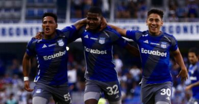 Emelec celebra su victoria 3-1 sobre Técnico Universitario, marcando un paso importante en la LigaPro.