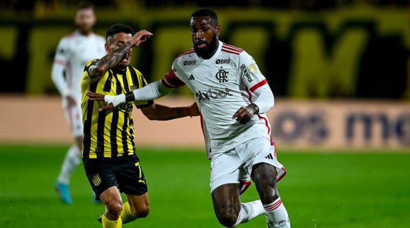 Flamengo, con Gonzalo Plata, quedó fuera de la Copa Libertadores tras empatar 0-0 ante Peñarol.