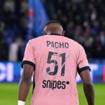 Willian Pacho, sólido en la defensa del PSG, fue titular en la victoria 3-1 sobre Rennes en la liga francesa.