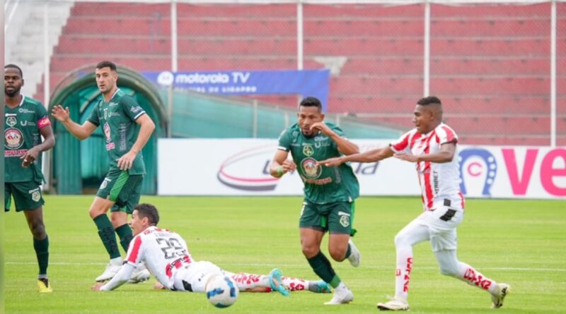 Mushuc Runa dejó escapar la oportunidad de ser líder tras empatar 2-2 con Técnico Universitario en un emocionante partido de la LigaPro.