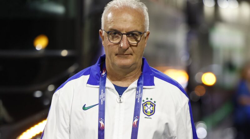 Dorival Júnior, DT de Brasil, envió un mensaje polémico a los hinchas y es que les aseguró que llegarán a la final de un Mundial.