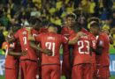 Ecuador intentó salir jugando desde el área propia frente a Brasil, pero en los primeros minutos la imprecisión se apoderó de los futbolistas.