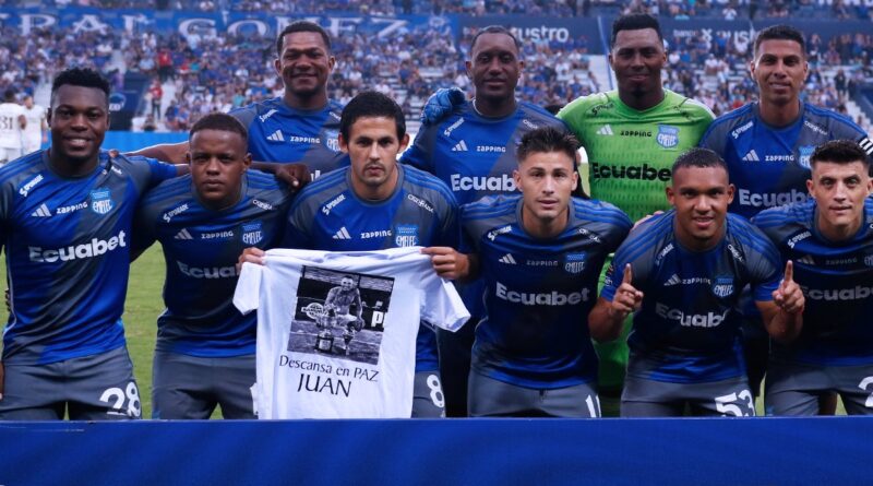 La situación institucional de Emelec no mejora y tras dos meses de estar impagos los futbolistas decidieron no entrenar.