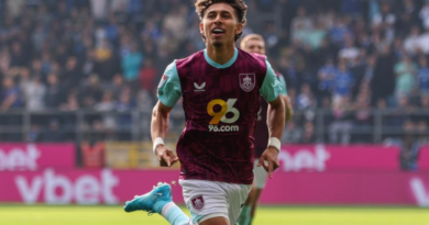 Primera titularidad de Jeremy Sarmiento en el Burnley