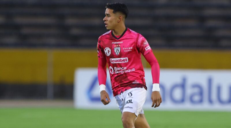 Kendry Páez no es titular en Independiente del Valle y aunque generalmente es una variante fija, ya no goza de tantos minutos.