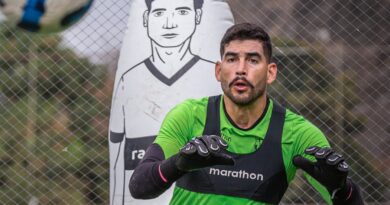 Ariel Holan, DT de Barcelona SC, mandará a Javier Burrai a la banca de suplentes y su lugar lo tomará Víctor Mendoza.