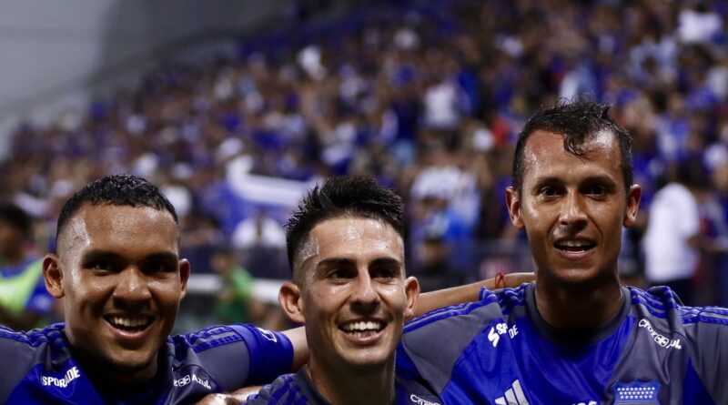 Andrés Ricaurte, futbolista del CS Emelec, marcó el gol de la victoria (2-1) ante Orense en los últimos minutos.