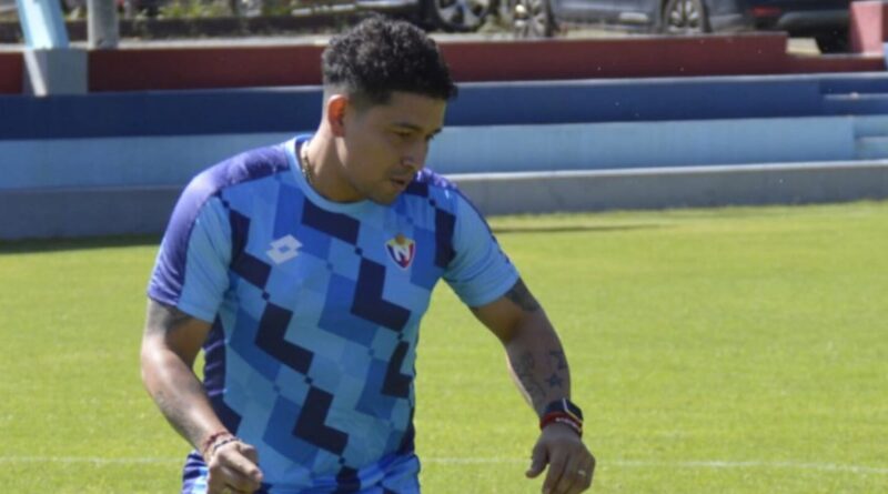 Mario Pineida, futbolista de El Nacional, ofreció disculpas a los hinchas de Liga de Quito por las mofas que hizo cuando eliminó a LDU.