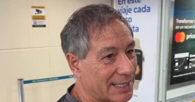 Ariel Holan, entrenador de Barcelona SC, busca transformar la frustración de su equipo en una victoria crucial contra El Nacional.