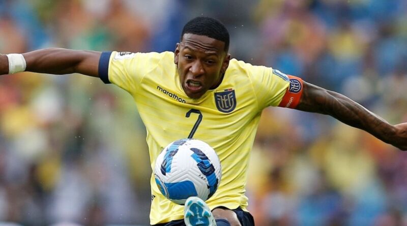 Pervis Estupiñán, capitán de Ecuador, expresa su frustración tras el empate 0-0 ante Paraguay.