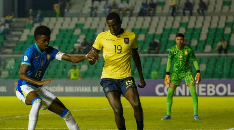 Juan Riquelme Angulo celebra tras anotar el gol de la victoria en el 2-1 de Ecuador Sub-15 ante Brasil en el Sudamericano.