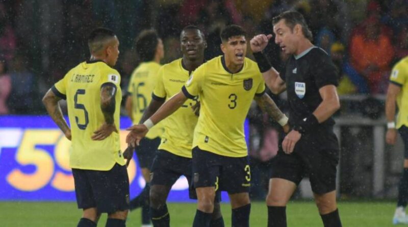 Varios jugadores de la selección ecuatoriana están en riesgo de perderse el siguiente partido si reciben una tarjeta amarilla en Montevideo.