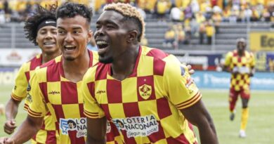 Aucas se impuso 3-1 a Macará con goles de Carcelén, Blanco y Callejo.