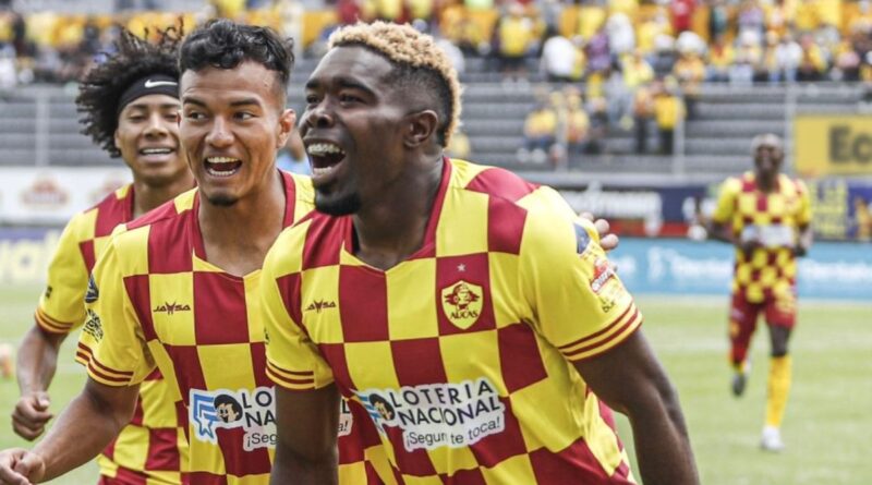 Aucas se impuso 3-1 a Macará con goles de Carcelén, Blanco y Callejo.