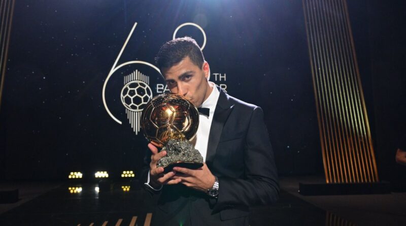 Rodri recibe el Balón de Oro 2024, consolidándose como uno de los grandes en la historia del fútbol español.