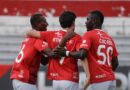 Leones FC celebra la victoria que asegura su permanencia en Serie B, tras vencer 2-0 a Chacaritas.