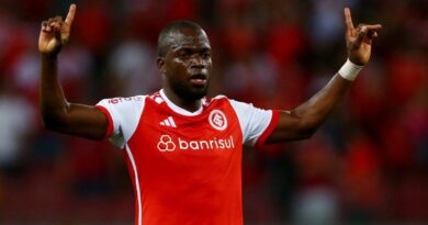 Enner Valencia celebra su gol salvador, asegurando el empate para el Inter de Porto Alegre ante Flamengo.