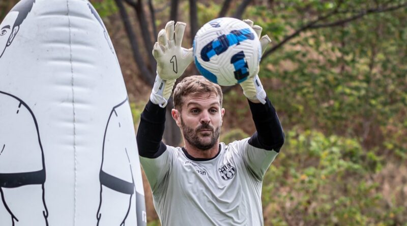 Javier Burrai realiza trabajos diferenciados en Barcelona SC y su presencia en el Clásico del Astillero está prácticamente descartada.