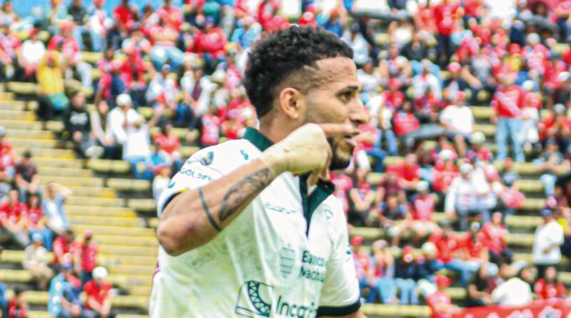 Robert Burbano anotó un auténtico golazo para que Orense derrote a El Nacional y se ubique tercero en la LigaPro.