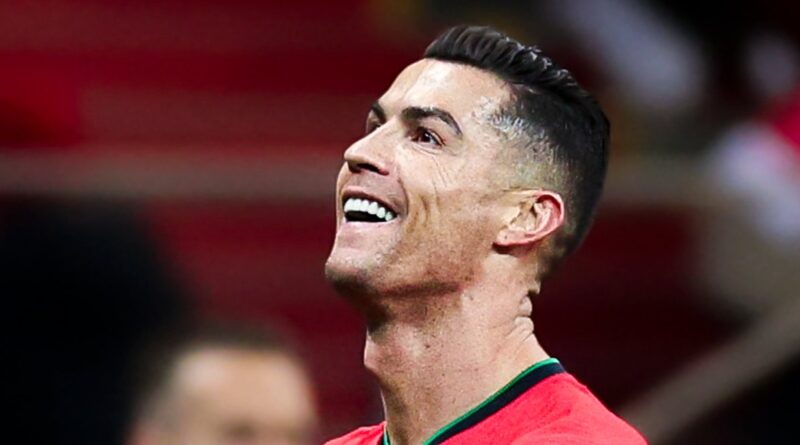 Cristiano Ronaldo sigue haciendo historia en el mundo del fútbol. El capitán de Portugal anotó su gol 906 (entre clubes y Selección).