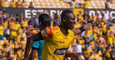 Janner Corozo se despachó con un triplete en la victoria (4-0) de Barcelona SC sobre Delfín. Él y Oyola fueron los mejores del partido.