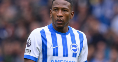 Pervis Estupiñán fue titular en el empate del Brighton con Wolves