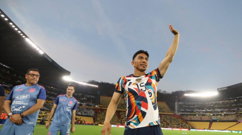 Ángel Mena en el estadio Monumental, en su despedida.