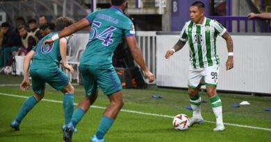 Cristian Ramírez jugó con su equipo Ferencváros de Hungría en la Europa UEFA League.