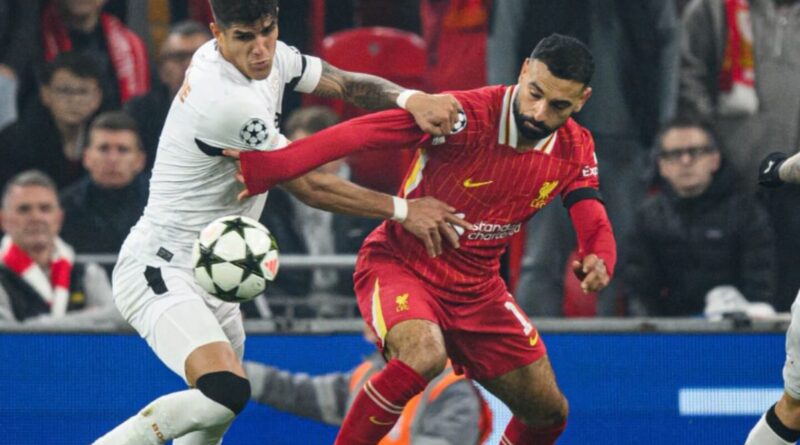 Piero Hincapié no pudo evitar que el Bayer Leverkusen caiga de forma estrepitosa ante el Liverpool, en la fecha 4 de la Champions League.