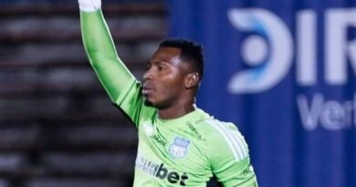 Pedro Ortiz será baja en Emelec por 10 semanas tras confirmarse su cirugía en la mano.