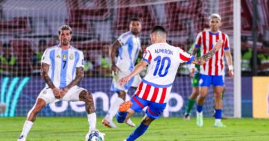 Paraguay remonta y derrota 2-1 a Argentina en Asunción.