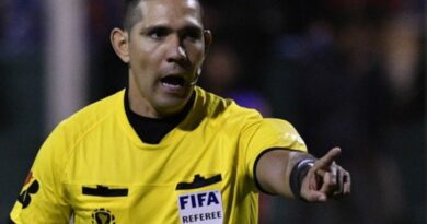 Guillermo Guerrero, árbitro FIFA, dirigirá el duelo entre Deportivo Quito y Liga de Portoviejo.