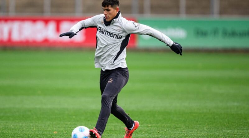 Piero Hincapié no se tomó vacaciones después de jugar con Ecuador y ya se unió a los entrenamientos de su club, el Bayer Leverkusen.