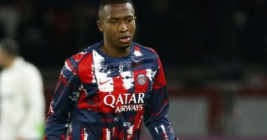 Willian Pacho, clave en la defensa del PSG, se alista para otro gran desafío en la Ligue 1.