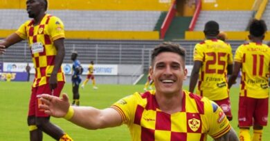 Sociedad Deportiva Aucas derrotó 2 a 0 a Delfín, con goles de Callejo y Jaramillo, y aseguró su participación en la Copa Sudamericana 2025.