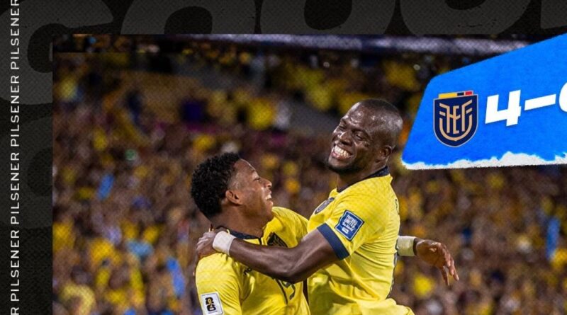 Énner Valencia y Gonzalo Plata celebran uno de los goles que anotaron a Bolivia, el 15 de noviembre del 2024.