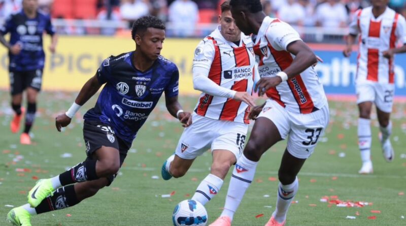 Keny Arroyo jugó en Independiente del Valle (IDV) contra Liga de Quito, en el Rodrigo Paz Delgado.