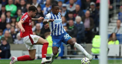 Pervis Estupiñán no pudo evitar la remontada del Liverpool ante el Brighton