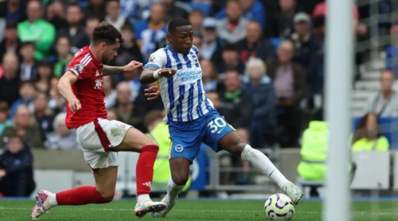 Pervis Estupiñán no pudo evitar la remontada del Liverpool ante el Brighton