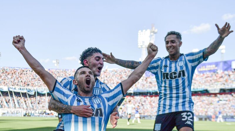 Gastón Martirena anotó el primer gol de Racing en la final de la Copa Sudamericana 2024 ante Cruzeiro.