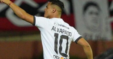 Durante su estadía en la Universidad Católica, Alexander Alvarado disputó 16 partidos en 2024, anotando tres goles y registrando tres asistencias.