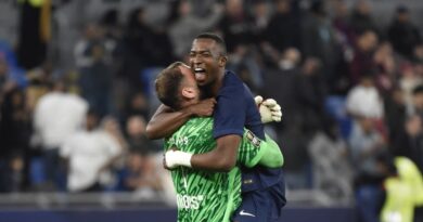 Willian Pacho, canterano de IDV, levantó su primer título con el PSG. El ecuatoriano jugó los 90 minutos en la victoria ante el Mónaco.