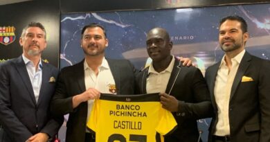 Segundo Castillo, DT de Barcelona SC, busca incorporar futbolistas en el arco, defensa, mediocampo y ataque. Hay 11 jugadores en duda.