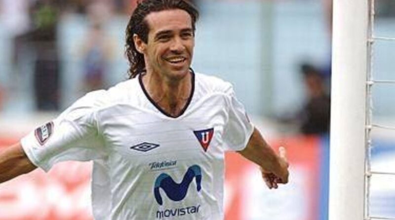 Ariel Graziani se incorporó a Liga de Quito en 2005 y jugó en el equipo hasta 2006. Durante su etapa con los albos, disputó 62 partidos, marcó 29 goles y solo consiguió un título con LDU.