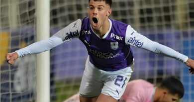 Joaquín Valiente, ex Defensor Sporting, será el nuevo enganche de Barcelona SC. Además, Gastón Campi también reforzará a los amarillos.