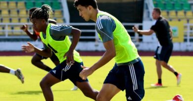 Leonel Álvarez subió a 9 juveniles al primer equipo de Emelec, que perdió amistosos ante Alianza Lima y Águilas Doradas.