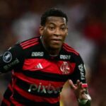 Los hinchas del Flamengo critican con dureza a Gonzalo Plata. El ecuatoriano ingresó a la variante en el empate ante Sao Paulo.