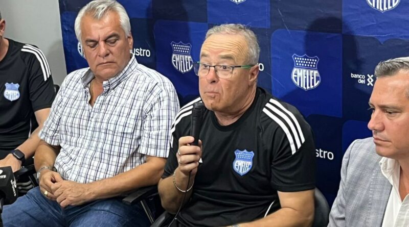 El Club Sport Emelec anunció oficialmente a Jorge Célico como su nuevo entrenador en rueda de prensa.